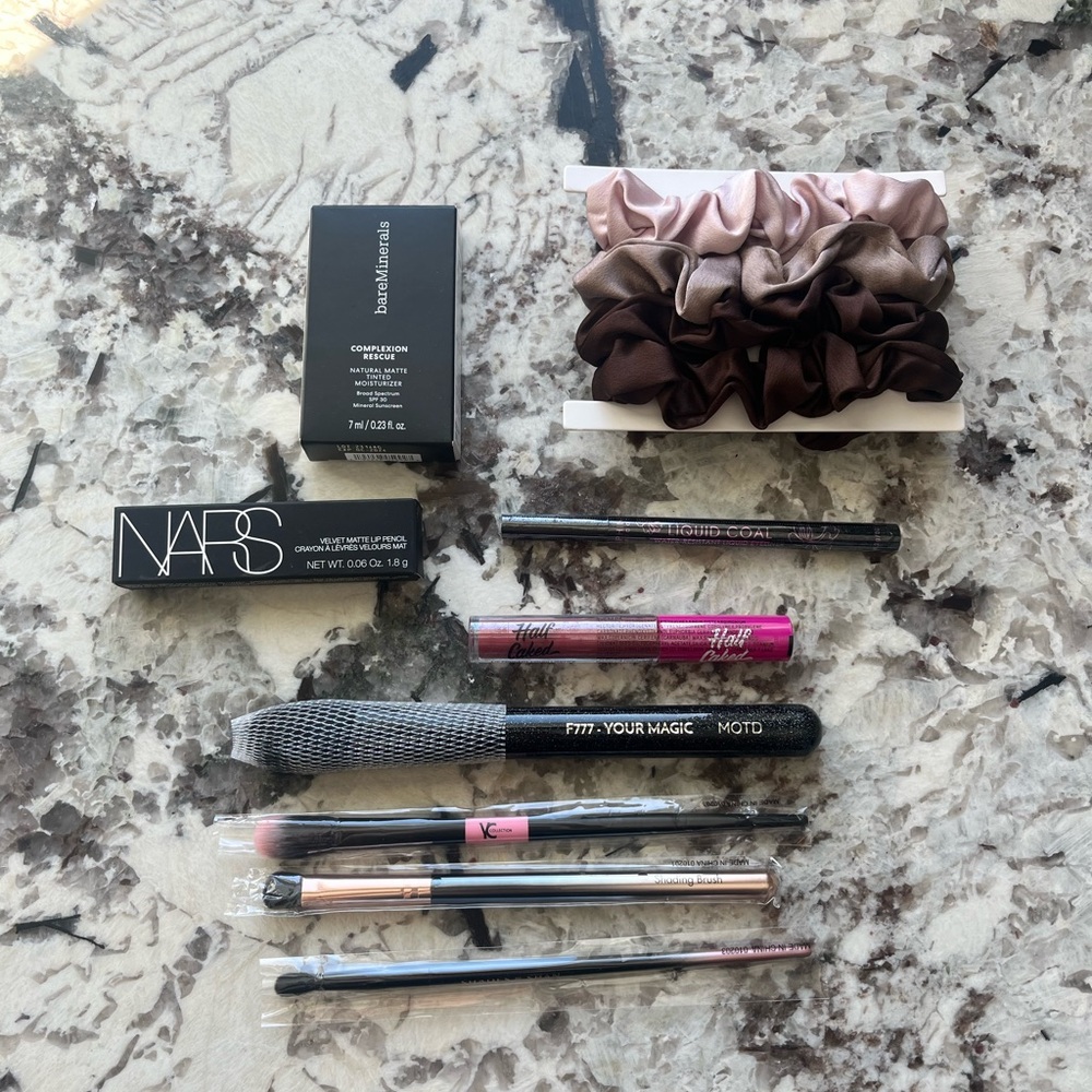 2/15$ Makeup bundle  9 pieces